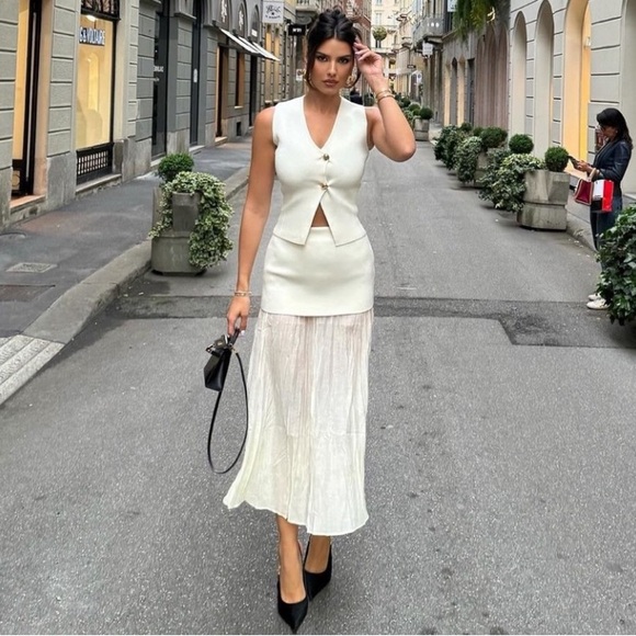 NWT Zara 2 Piece Gold Button Knitted Vest Top and Mix Pleaded Knit Skirt Set - Picture 12 of 14